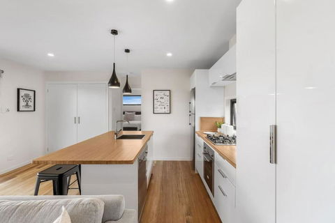 Modern And Scenic Valley Escape - Accommodation Main Beach 1