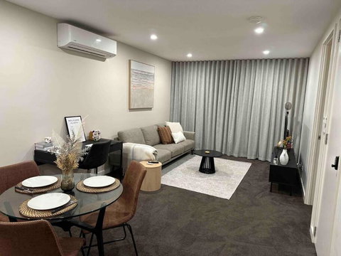 Modern Griffith Apartment - Accommodation Main Beach 2