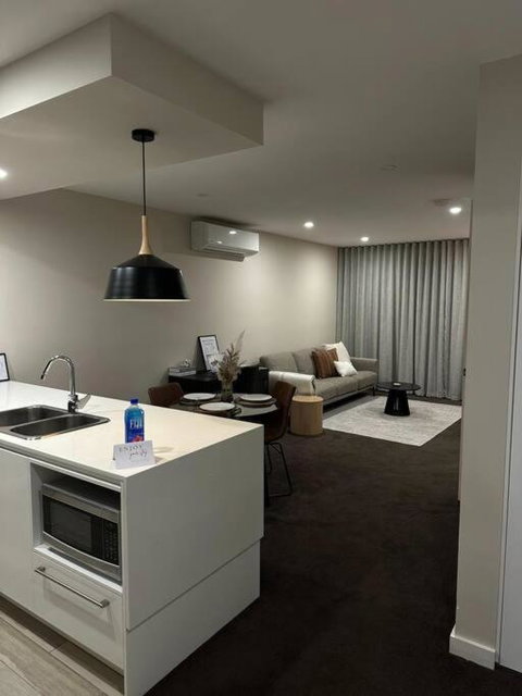 Modern Griffith Apartment - Accommodation Main Beach 1