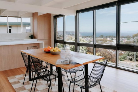 Modern Home Overlooking River - Accommodation Main Beach 0
