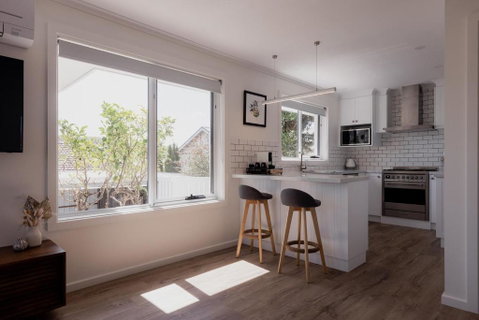 Modern Refurbished Unit In Charming Bellerive - Accommodation Main Beach 0