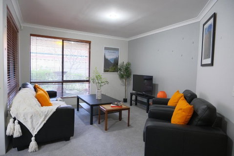 Modern Retro House Nr Airport 6Bedrooms Yard N Parking - Accommodation Main Beach 3