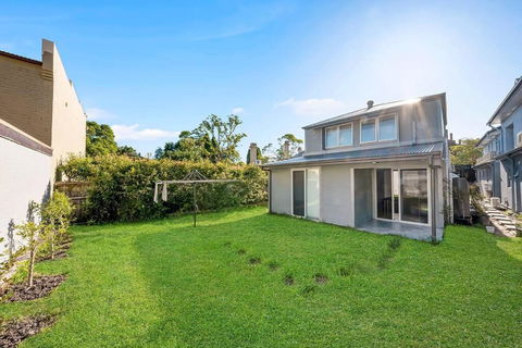 Modern Self-contained Studio At Crows Nest - Accommodation Main Beach 0