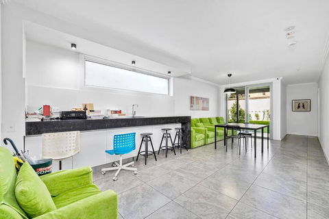 Modern Self-contained Studio At Crows Nest - Accommodation Main Beach 1