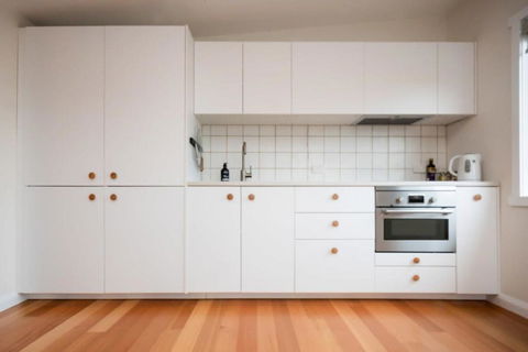 Modern Self Contained Unit Views Parking And WiFi - Accommodation Main Beach 2