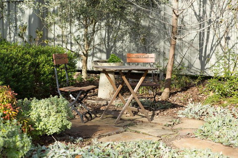 Mollisons - Accommodation Main Beach 2