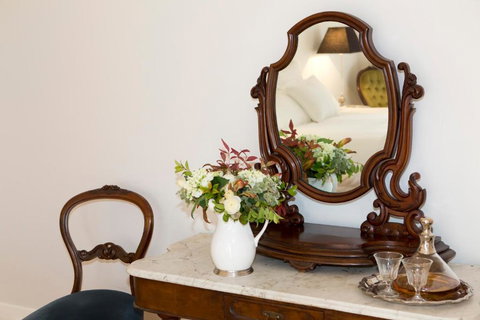 Mollisons - Accommodation Main Beach 3