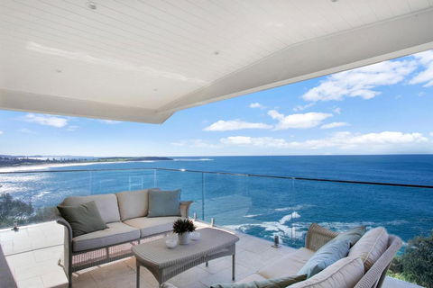 Monash Beach House - Oceanfront - Accommodation Main Beach 0