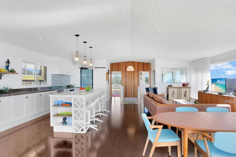 Monash Beach House - Oceanfront - Accommodation Main Beach 1