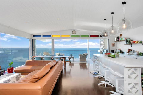 Monash Beach House - Oceanfront - Accommodation Main Beach 2