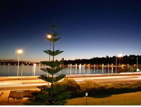 Moon River, South Perth - Accommodation Main Beach 1
