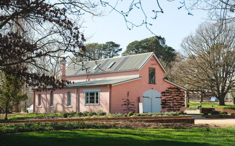 Mona Farm - Accommodation Main Beach 3