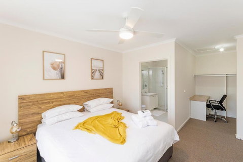 Morview Holiday Homes-Implala - Accommodation Main Beach 3