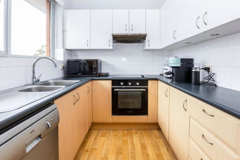 Mosman Views, 2bed, Parking, 15min Walk To Beach - Accommodation Main Beach 2
