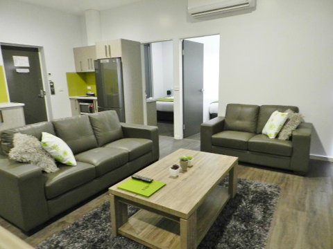Motel 24 - Accommodation Main Beach 2