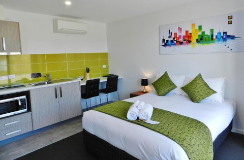 Motel 24 - Accommodation Main Beach 1