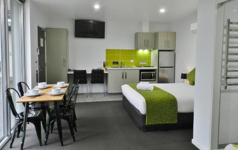 Motel 24 - Accommodation Main Beach 3