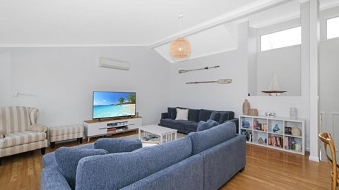 MOTS View - Accommodation Main Beach 3