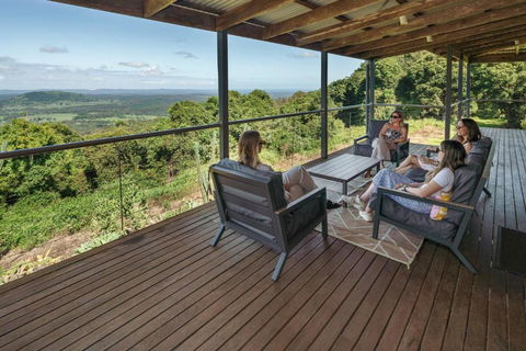 Mountain Retreat With Ocean Views And Fireplace - Accommodation Main Beach 1