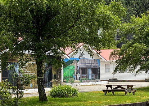 Mountain View Motel - Accommodation Main Beach 1