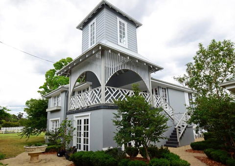 Mountshannon - Accommodation Main Beach 0