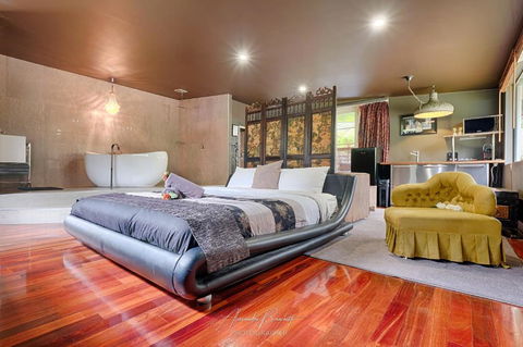 Mudstone Suites - Accommodation Main Beach 0