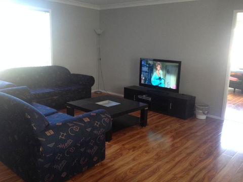 Mystic Blue And Green Meadow - Accommodation Main Beach 1