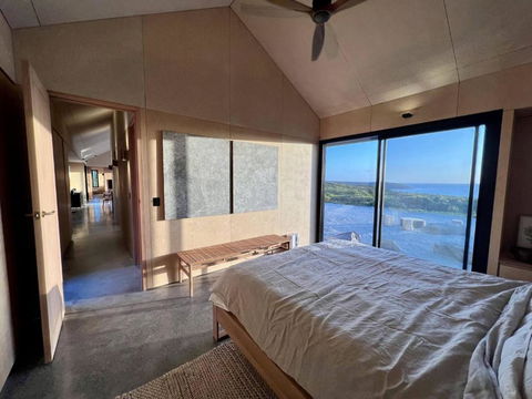 Native Dog Cabin - Accommodation Main Beach 3