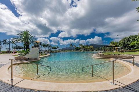 NEW! 2BR Whitsundays Oasis W/ Ocean Views - Accommodation Main Beach 2