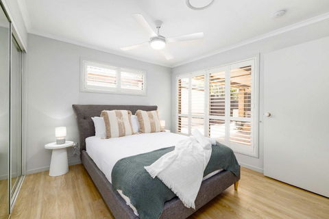 NEW 3BR Serene Creekside Retreat In Helensvale - Accommodation Main Beach 1