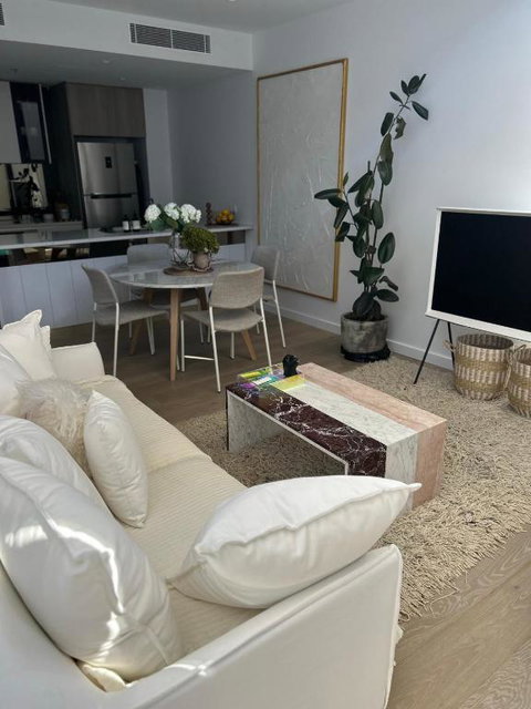 New & Modern Loft 1bd W/Pool&Gym - Accommodation Main Beach 0