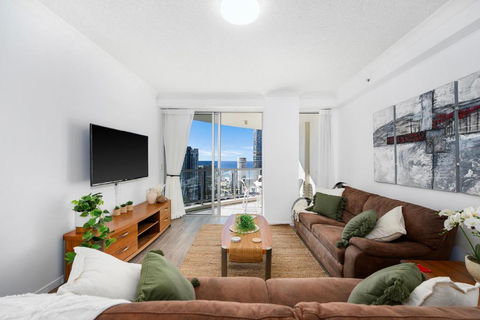 NEW Chevron Ocean Views Central Surfers. - Accommodation Main Beach 2