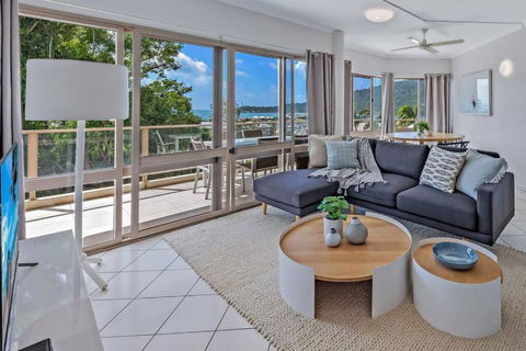 NEW! Gorgeous 2BR Apartment With Stunning Ocean Views! - Accommodation Main Beach 0