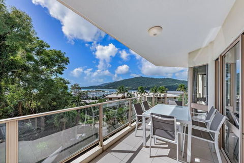 NEW! Gorgeous 2BR Apartment With Stunning Ocean Views! - Accommodation Main Beach 2