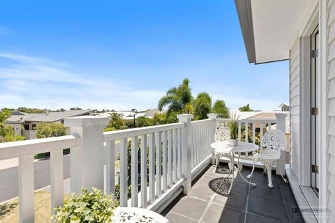 NEW HAVEN - Garden View Balcony - Accommodation Main Beach 0