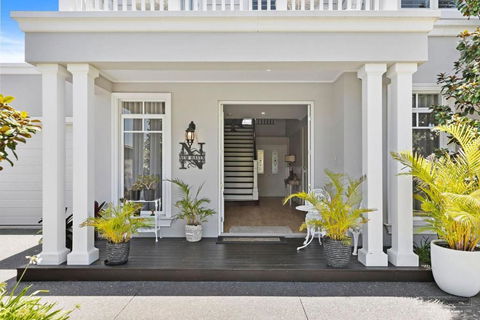NEW HAVEN - Garden View Balcony - Accommodation Main Beach 3