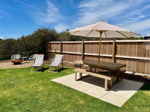 NEW Magpie Sands - 3 Bedroom Home - Downstairs Only, 1 Min Walk To Aldinga Beach - Accommodation Main Beach 3
