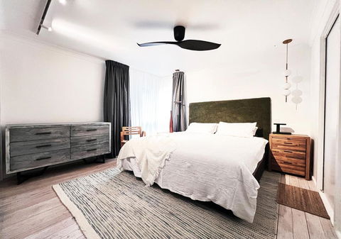 NEW Serene Modern Oasis - Accommodation Main Beach 1