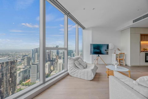 NEW Top Floor L70 CBD Luxury Apt - Accommodation Main Beach 3