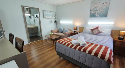 Morwell Parkside Motel - Accommodation Main Beach 0