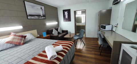 Morwell Parkside Motel - Accommodation Main Beach 1