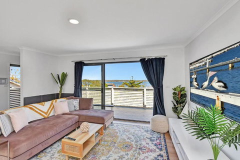 New Property Seabreeze Bungalow - Lakeview Sunset Delight At Sunshine On Lake Macquarie - Accommodation Main Beach 2