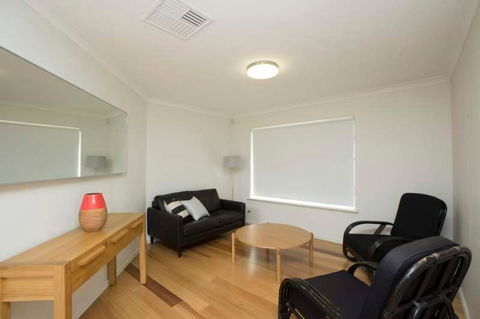 Mt Pleasant Short Stay - Accommodation Main Beach 3