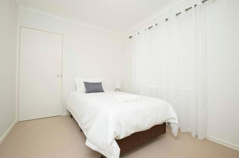 Mt Pleasant Short Stay - Accommodation Main Beach 2