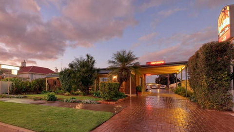 Oasis Motor Inn - Accommodation Main Beach 1