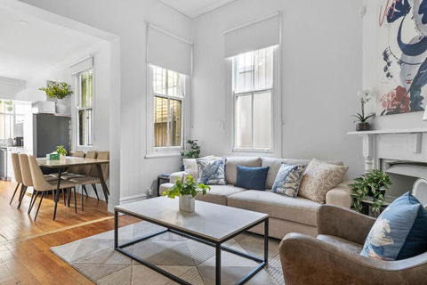 Newtown Nest - Chic Terrace Living Off King Street - Accommodation Main Beach 0