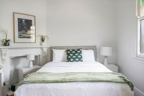 Newtown Nest - Chic Terrace Living Off King Street - Accommodation Main Beach 1