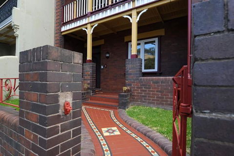 Newtown Vibes With Pool & Parking - Accommodation Main Beach 3