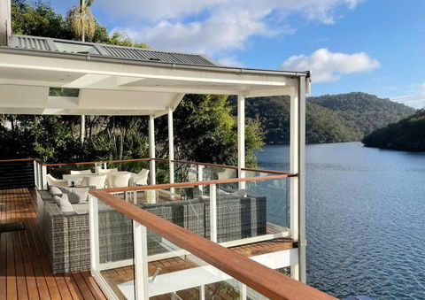NINE At Berowra Waters, Luxury Waterfront With Hot Tub - Accommodation Main Beach 0