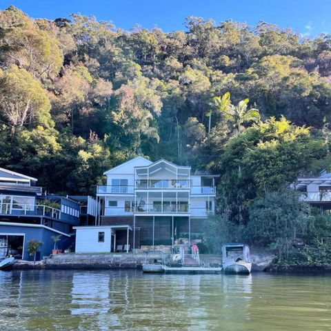 NINE At Berowra Waters, Luxury Waterfront With Hot Tub - Accommodation Main Beach 2